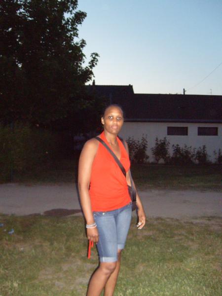 la pti soeur prend la pose